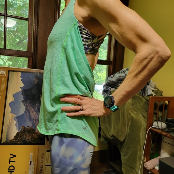 Size 6 Lululemon Wild tank in pistachio - Picture 1 of 4